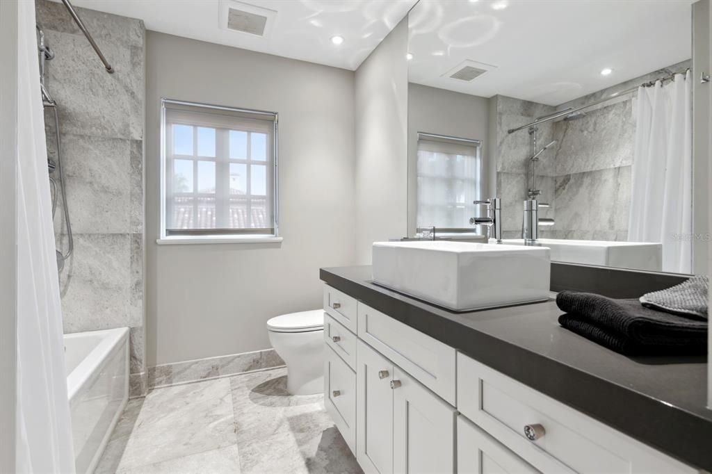 For Sale: $10,950,000 (5 beds, 5 baths, 8174 Square Feet)