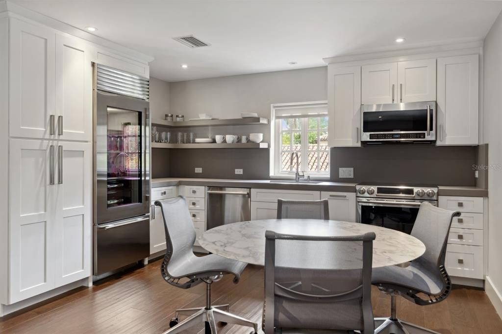 For Sale: $10,950,000 (5 beds, 5 baths, 8174 Square Feet)