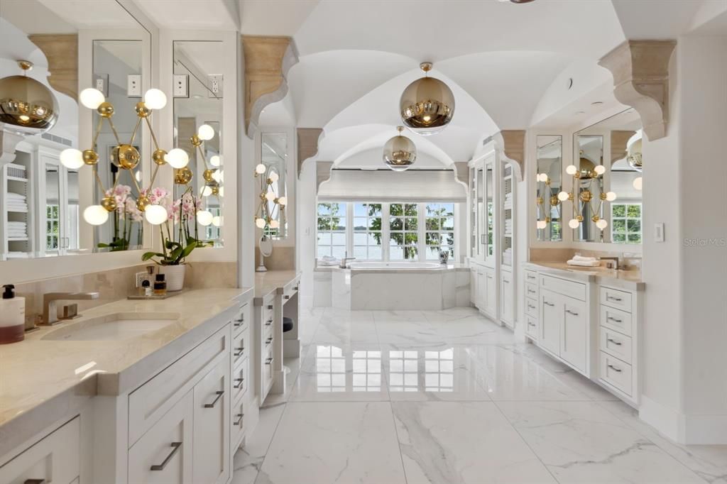 For Sale: $10,950,000 (5 beds, 5 baths, 8174 Square Feet)