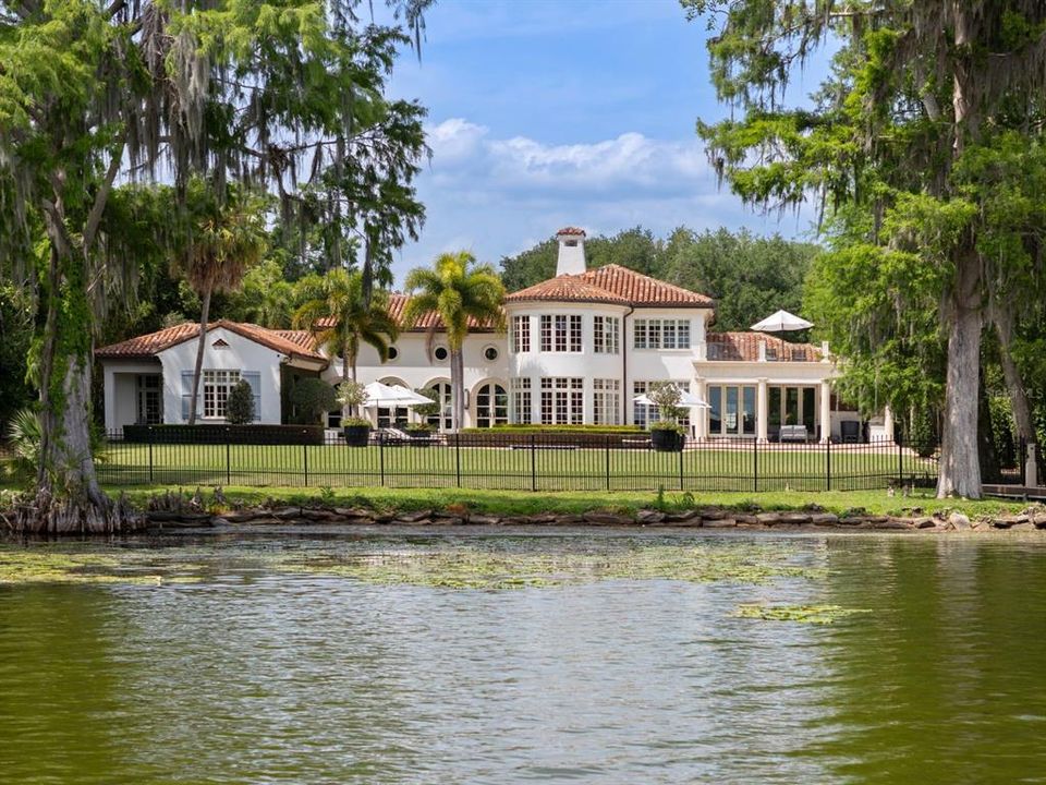 For Sale: $10,950,000 (5 beds, 5 baths, 8174 Square Feet)