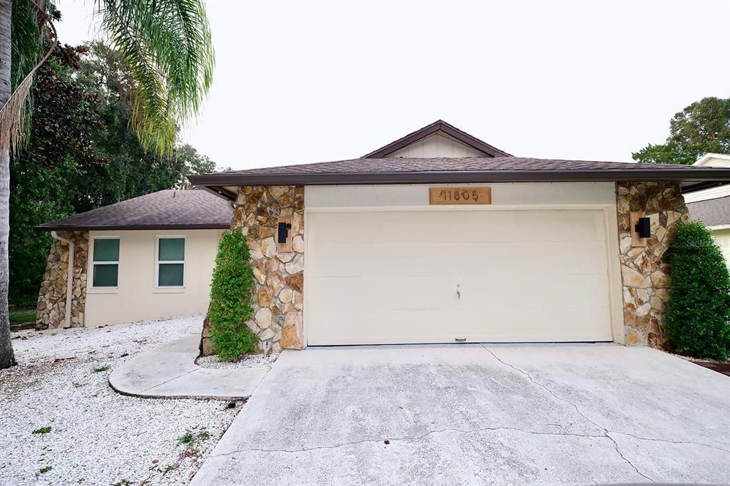 Recently Rented: $2,995 (2 beds, 2 baths, 1372 Square Feet)