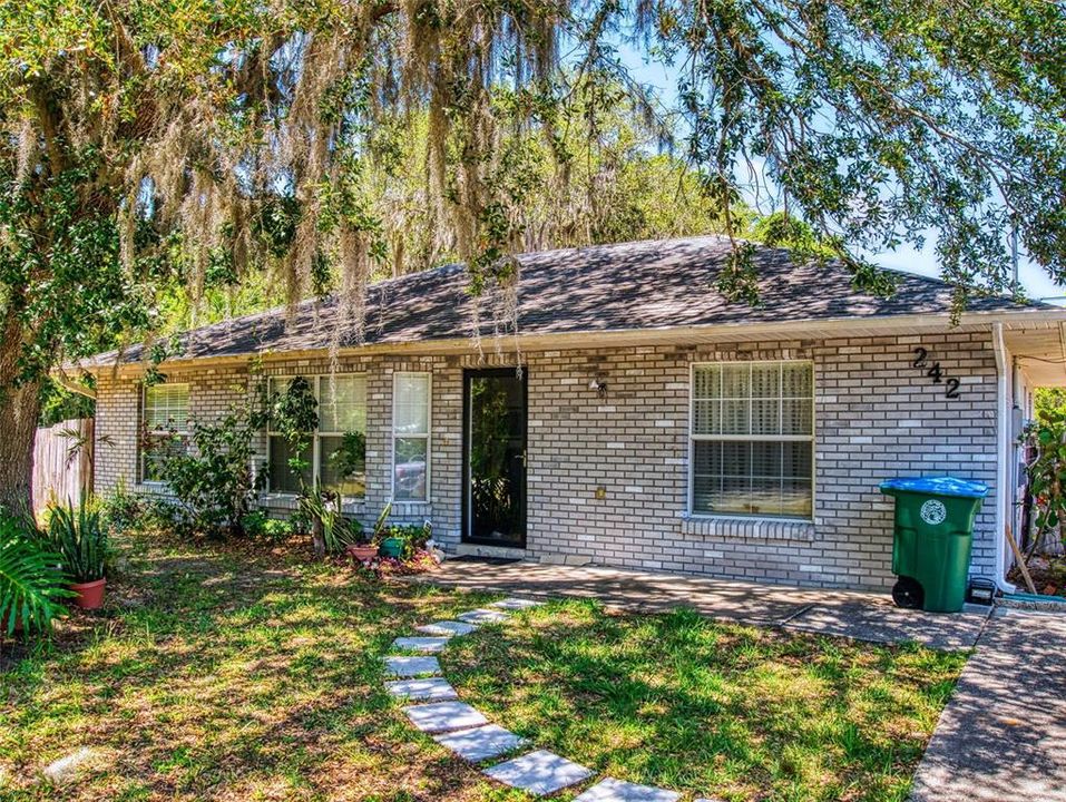 Recently Sold: $260,000 (3 beds, 2 baths, 1278 Square Feet)