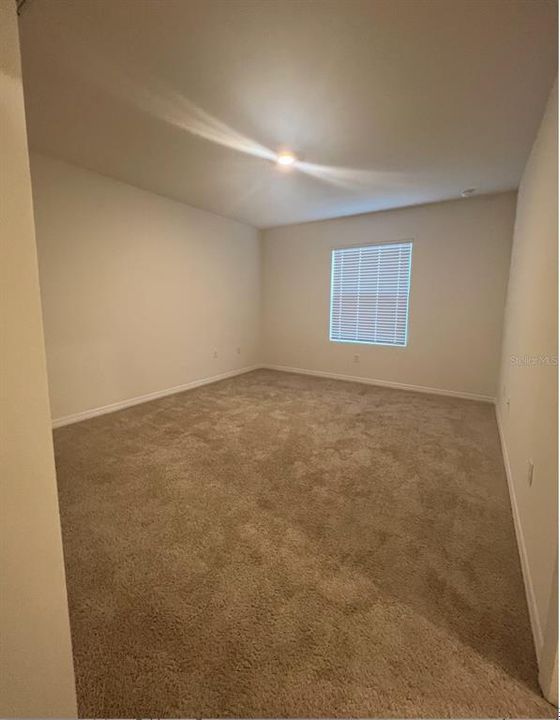 Activo con contrato: $1,900 (3 camas, 2 baños, 1680 Pies cuadrados)