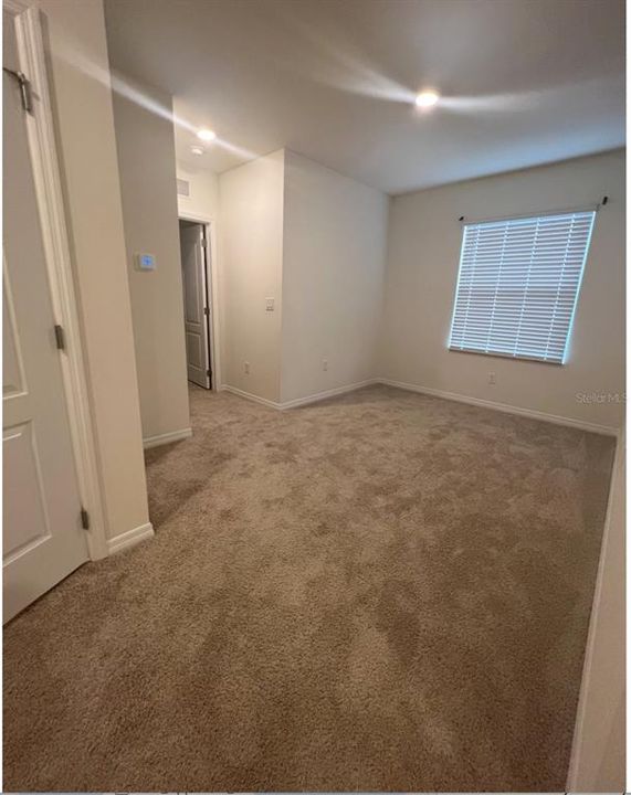 Activo con contrato: $1,900 (3 camas, 2 baños, 1680 Pies cuadrados)