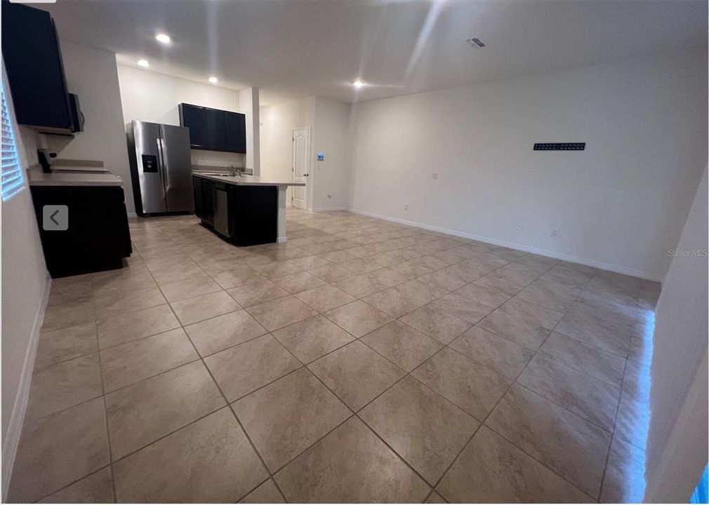 Activo con contrato: $1,900 (3 camas, 2 baños, 1680 Pies cuadrados)