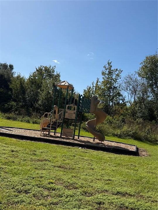 Activo con contrato: $1,900 (3 camas, 2 baños, 1680 Pies cuadrados)