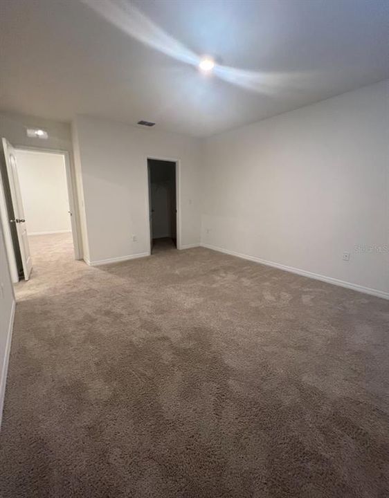 Activo con contrato: $1,900 (3 camas, 2 baños, 1680 Pies cuadrados)