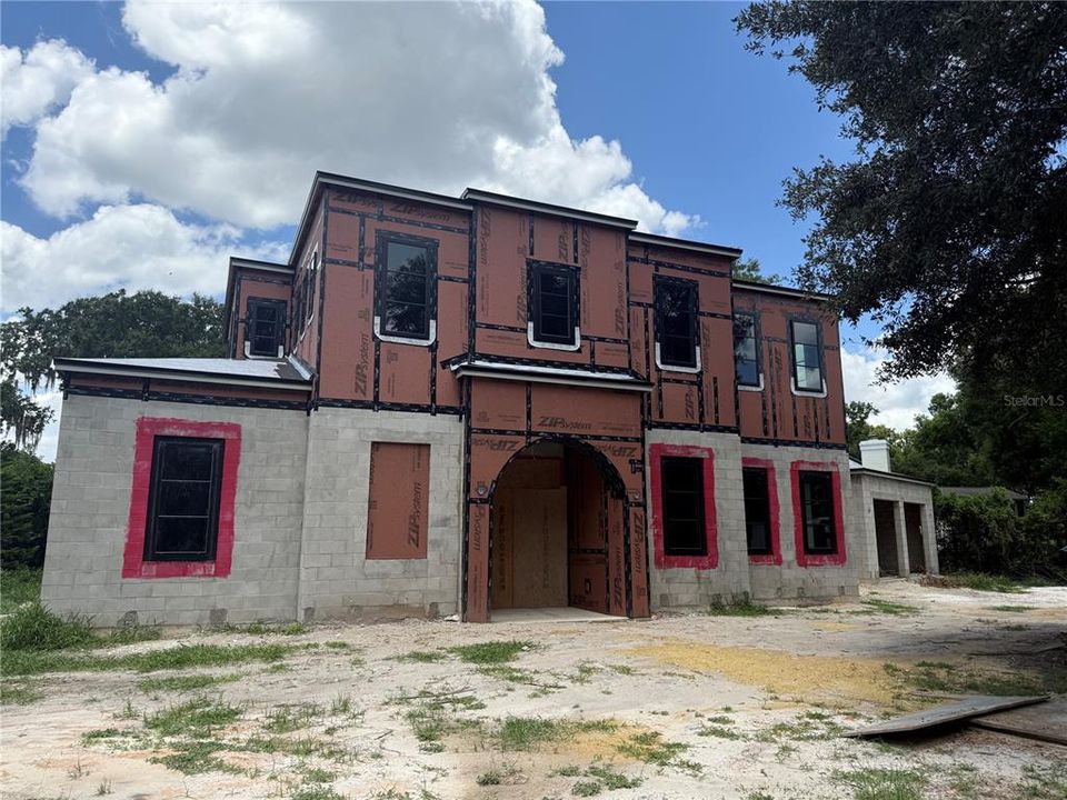 Activo con contrato: $2,590,000 (4 camas, 4 baños, 3138 Pies cuadrados)