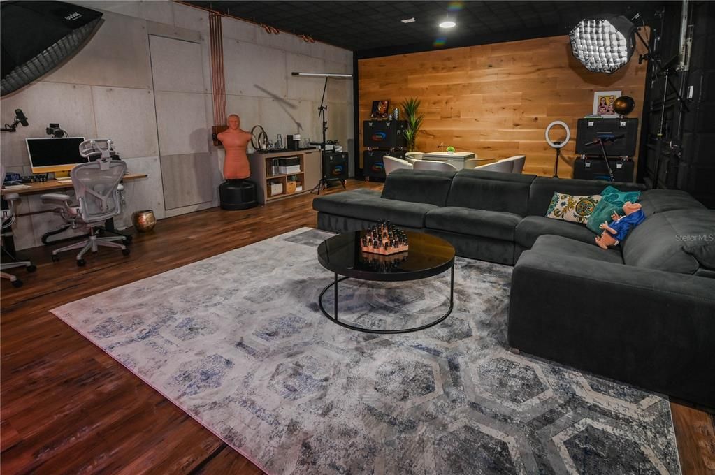 For Sale: $1,990,000 (6 beds, 6 baths, 5394 Square Feet)