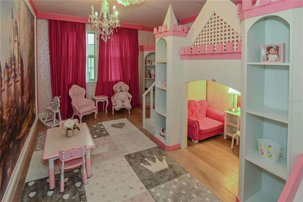 For Sale: $1,990,000 (6 beds, 6 baths, 5394 Square Feet)