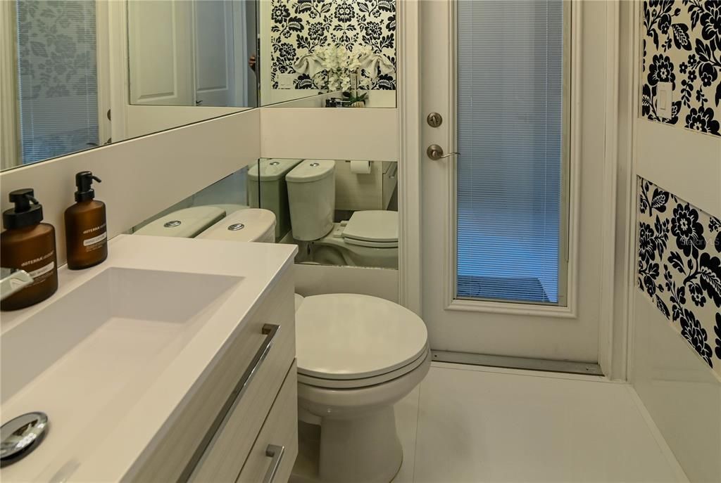 For Sale: $1,990,000 (6 beds, 6 baths, 5394 Square Feet)