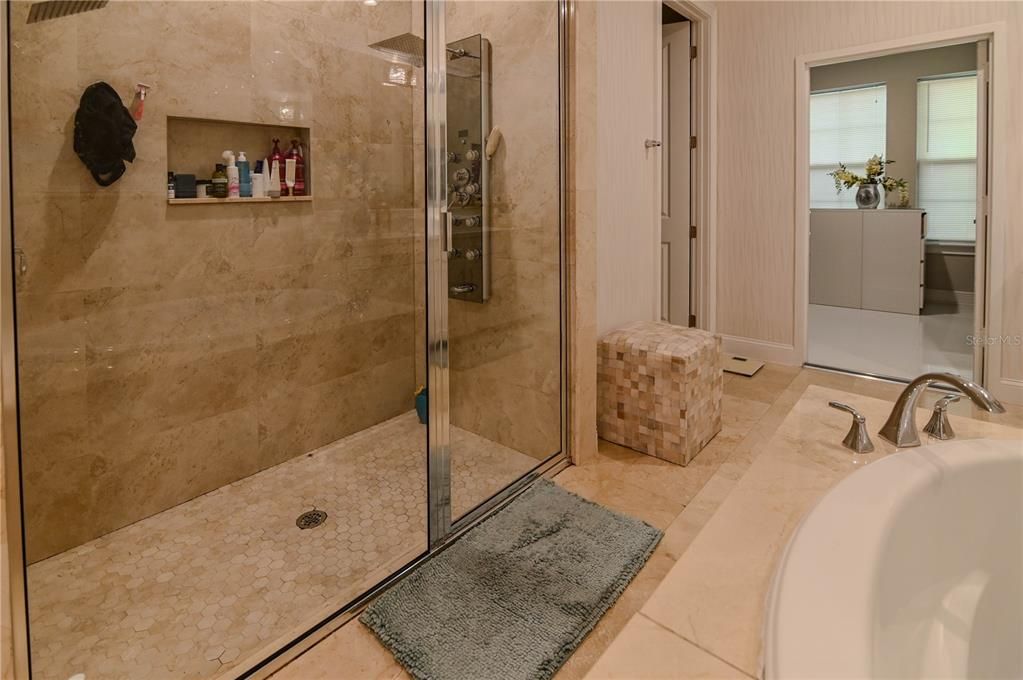 For Sale: $1,990,000 (6 beds, 6 baths, 5394 Square Feet)