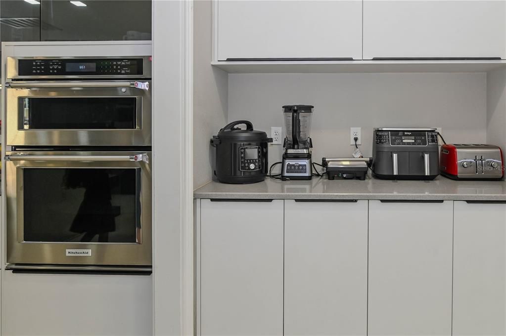 For Sale: $1,990,000 (6 beds, 6 baths, 5394 Square Feet)