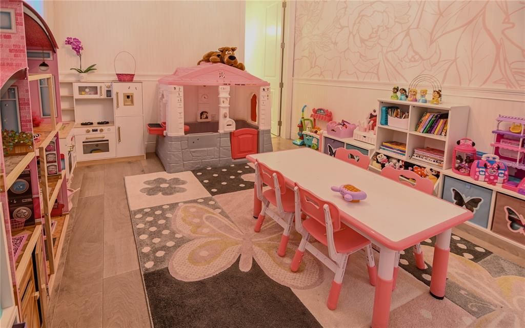 For Sale: $1,990,000 (6 beds, 6 baths, 5394 Square Feet)