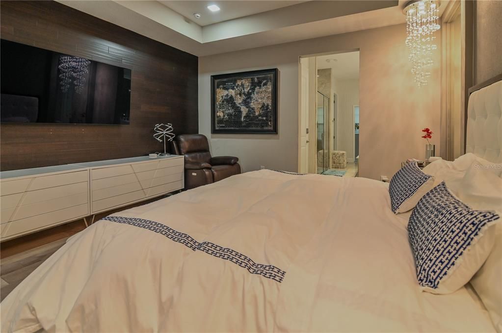 For Sale: $1,990,000 (6 beds, 6 baths, 5394 Square Feet)