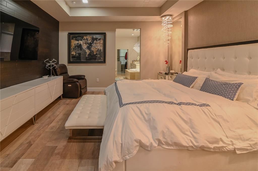 For Sale: $1,990,000 (6 beds, 6 baths, 5394 Square Feet)