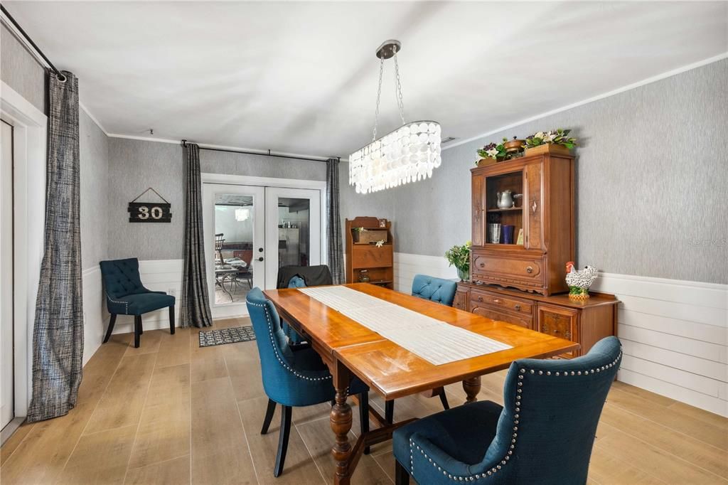 For Sale: $1,049,000 (5 beds, 3 baths, 2804 Square Feet)