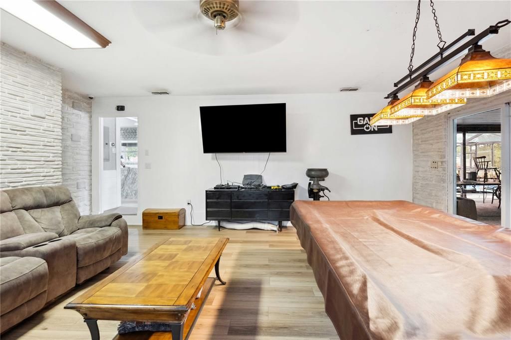 For Sale: $1,049,000 (5 beds, 3 baths, 2804 Square Feet)