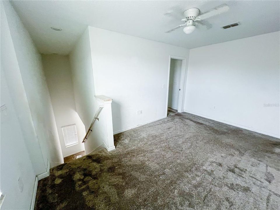 合同活跃: $329,900 (6 贝兹, 3 浴室, 2614 平方英尺)