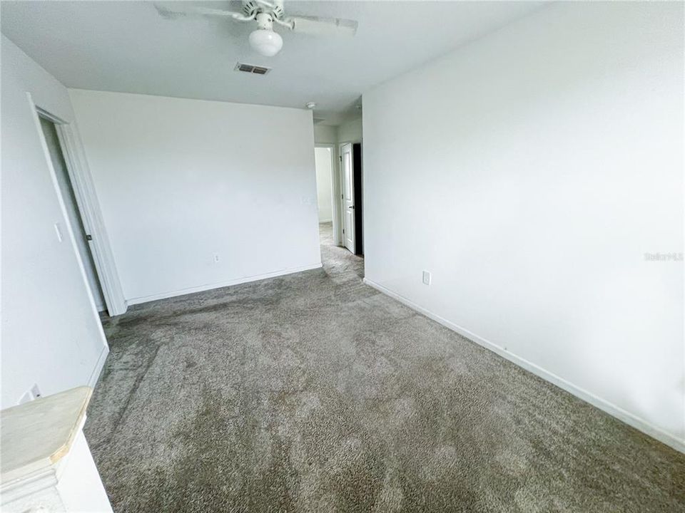 合同活跃: $329,900 (6 贝兹, 3 浴室, 2614 平方英尺)