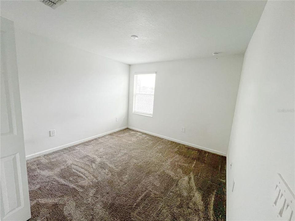 合同活跃: $329,900 (6 贝兹, 3 浴室, 2614 平方英尺)