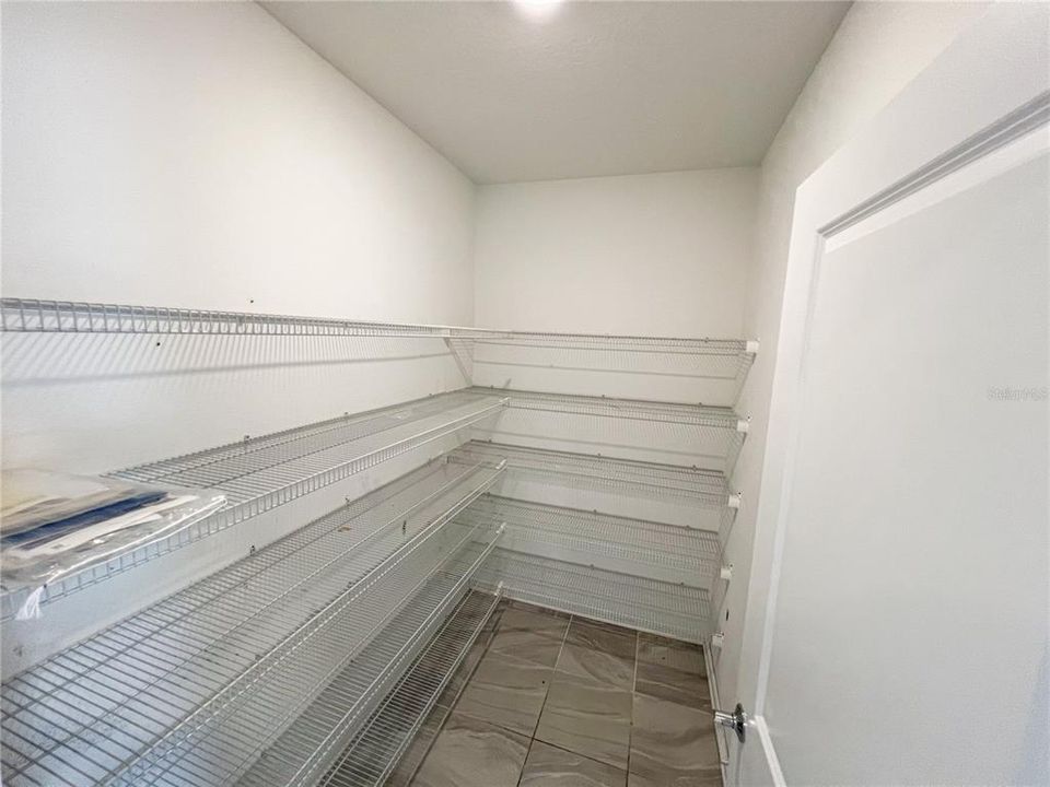 合同活跃: $329,900 (6 贝兹, 3 浴室, 2614 平方英尺)