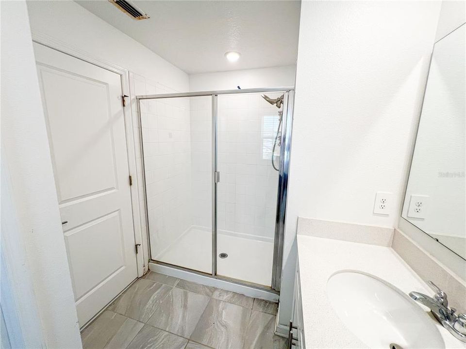 合同活跃: $329,900 (6 贝兹, 3 浴室, 2614 平方英尺)