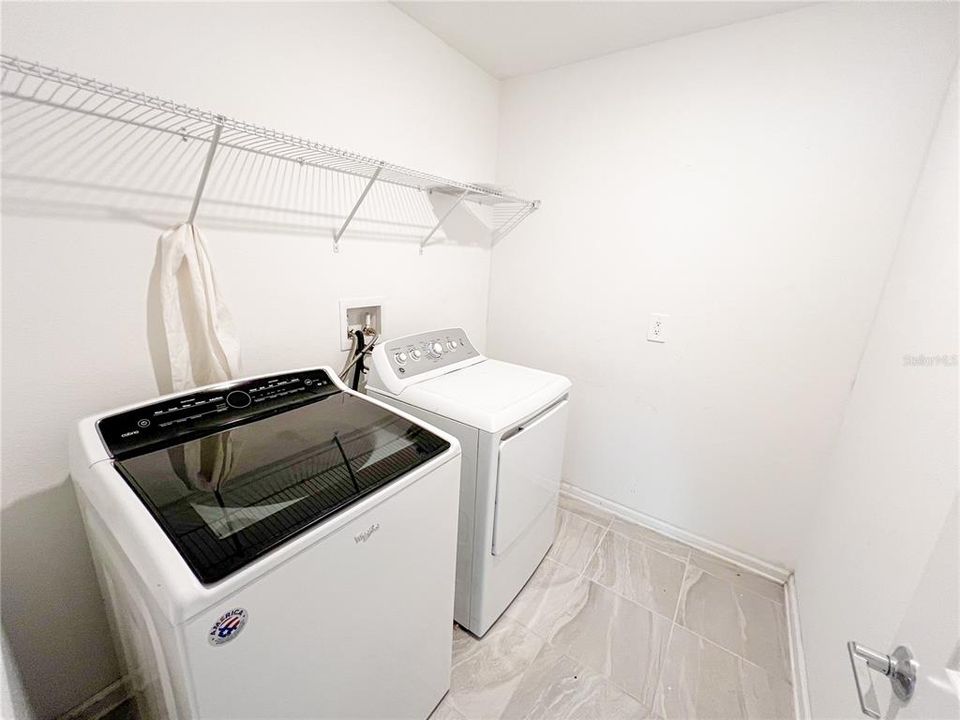 合同活跃: $329,900 (6 贝兹, 3 浴室, 2614 平方英尺)