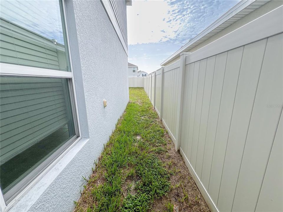 合同活跃: $329,900 (6 贝兹, 3 浴室, 2614 平方英尺)