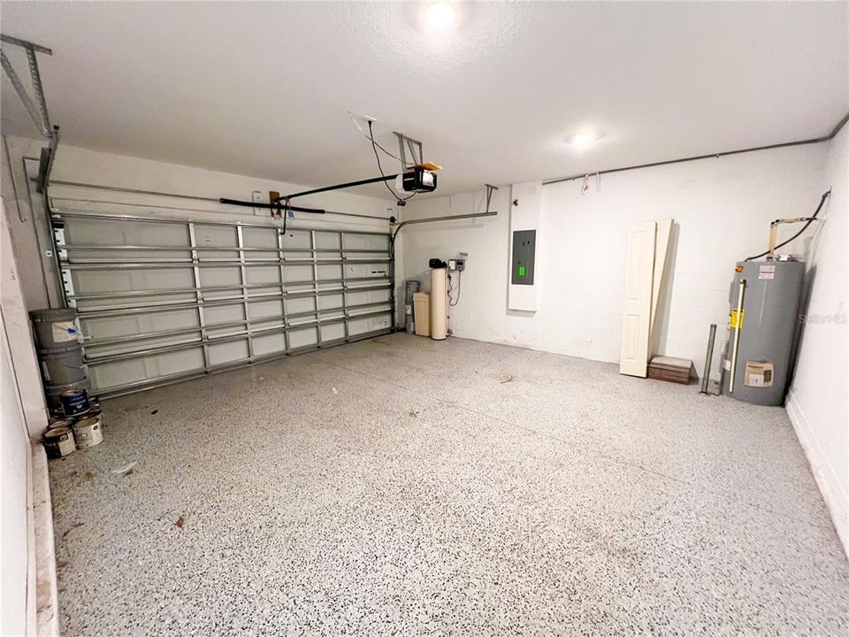 合同活跃: $329,900 (6 贝兹, 3 浴室, 2614 平方英尺)