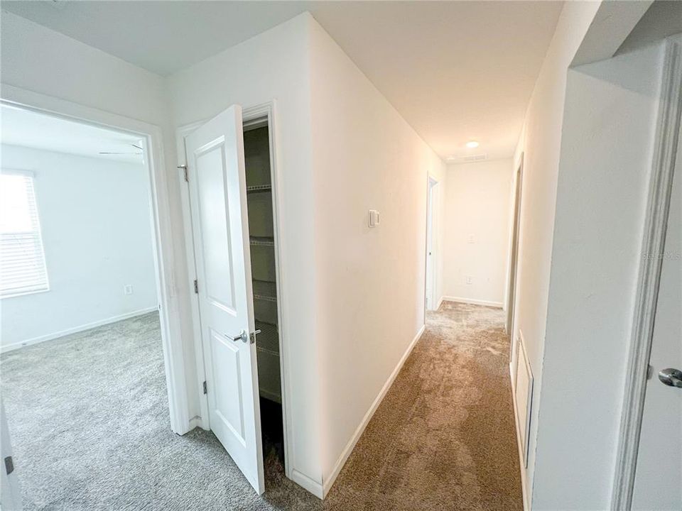 合同活跃: $329,900 (6 贝兹, 3 浴室, 2614 平方英尺)