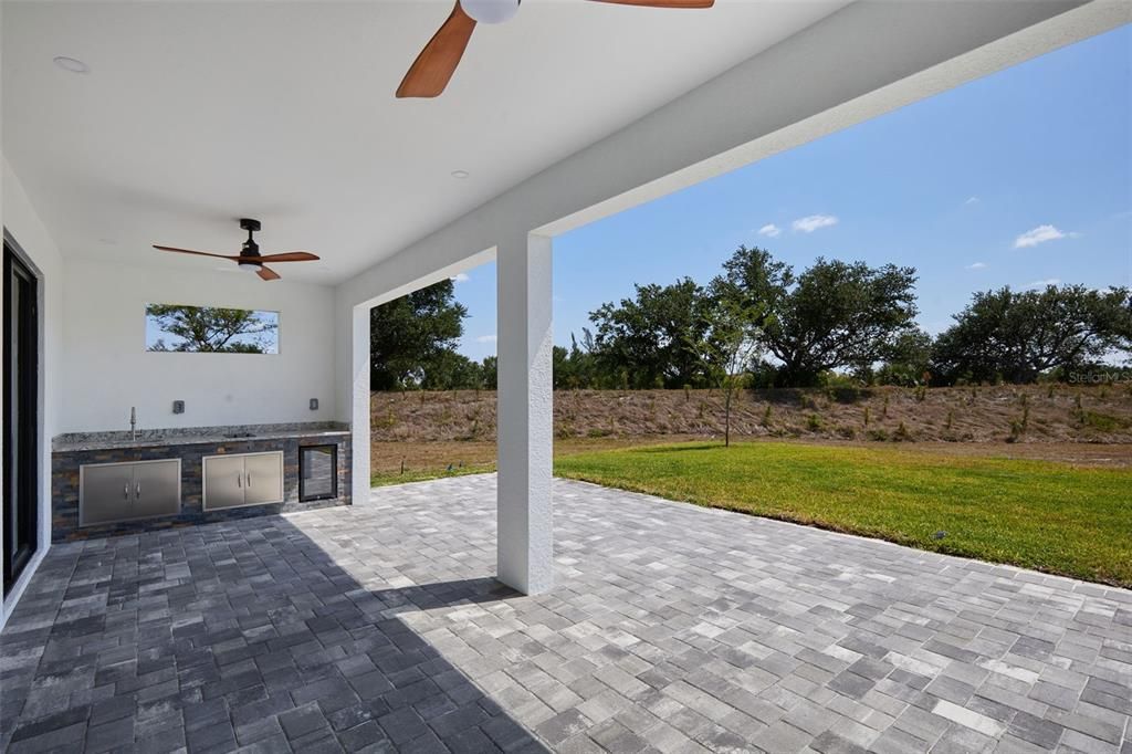 Под контрактом: $475,000 (4 спален, 3 ванн, 1898 Квадратных фут)