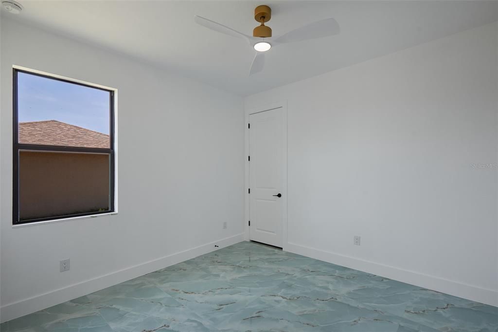 Под контрактом: $475,000 (4 спален, 3 ванн, 1898 Квадратных фут)