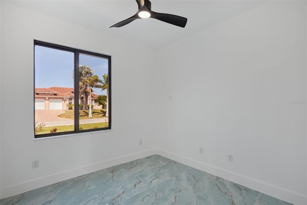 Под контрактом: $475,000 (4 спален, 3 ванн, 1898 Квадратных фут)