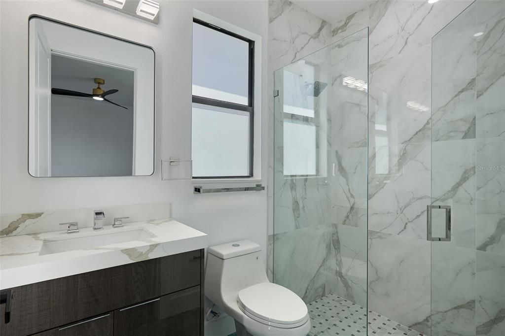 Под контрактом: $475,000 (4 спален, 3 ванн, 1898 Квадратных фут)