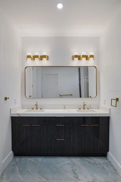 Под контрактом: $475,000 (4 спален, 3 ванн, 1898 Квадратных фут)