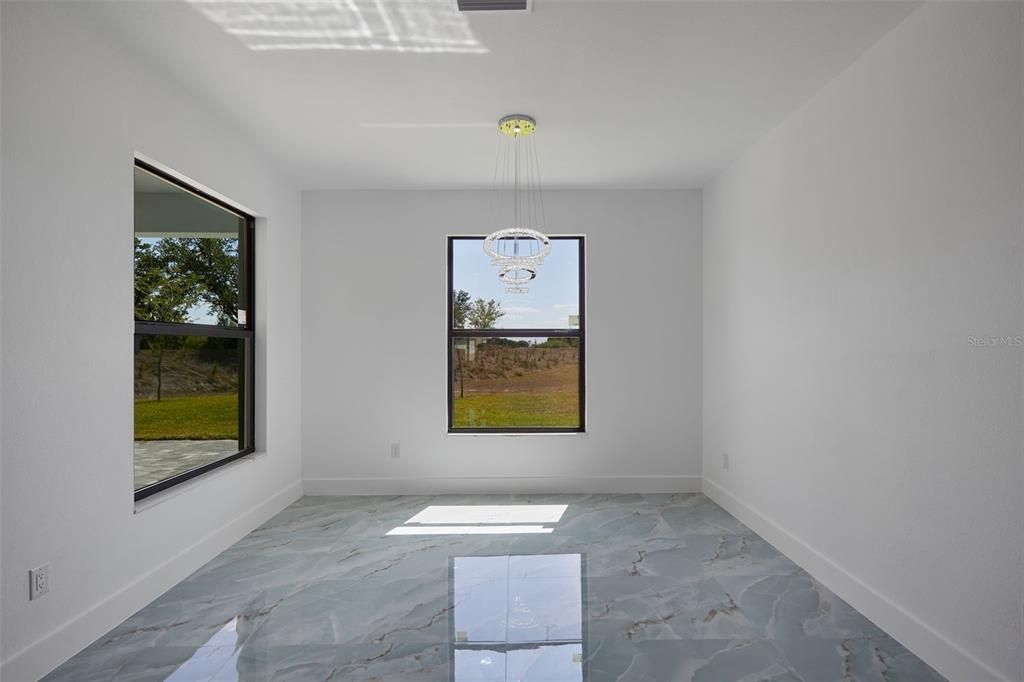 Под контрактом: $475,000 (4 спален, 3 ванн, 1898 Квадратных фут)