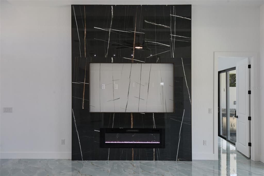 Под контрактом: $475,000 (4 спален, 3 ванн, 1898 Квадратных фут)