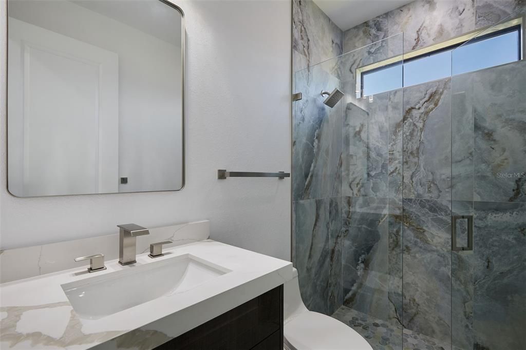 Под контрактом: $475,000 (4 спален, 3 ванн, 1898 Квадратных фут)