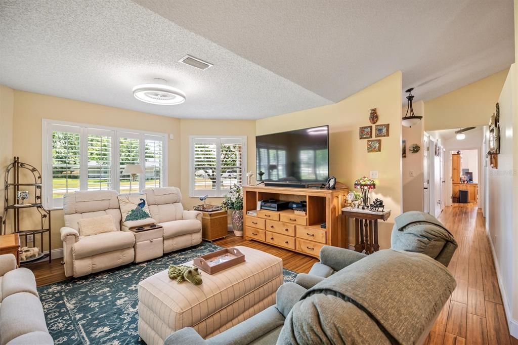 待售: $550,000 (3 贝兹, 3 浴室, 2320 平方英尺)