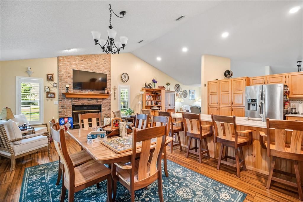 待售: $550,000 (3 贝兹, 3 浴室, 2320 平方英尺)