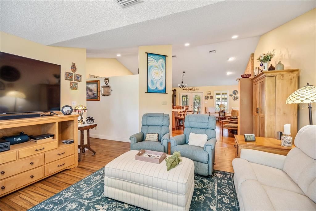 待售: $550,000 (3 贝兹, 3 浴室, 2320 平方英尺)