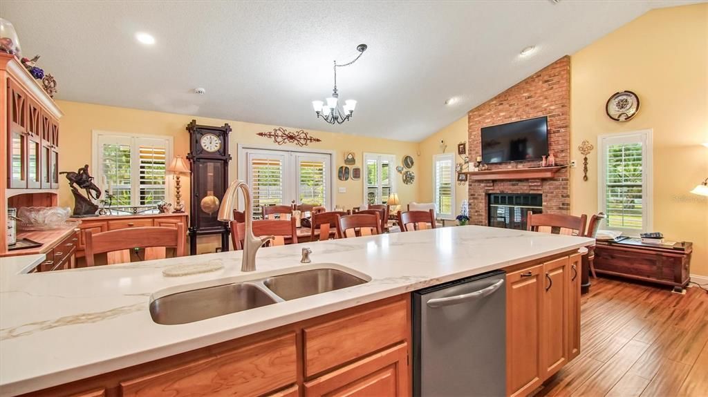 待售: $550,000 (3 贝兹, 3 浴室, 2320 平方英尺)