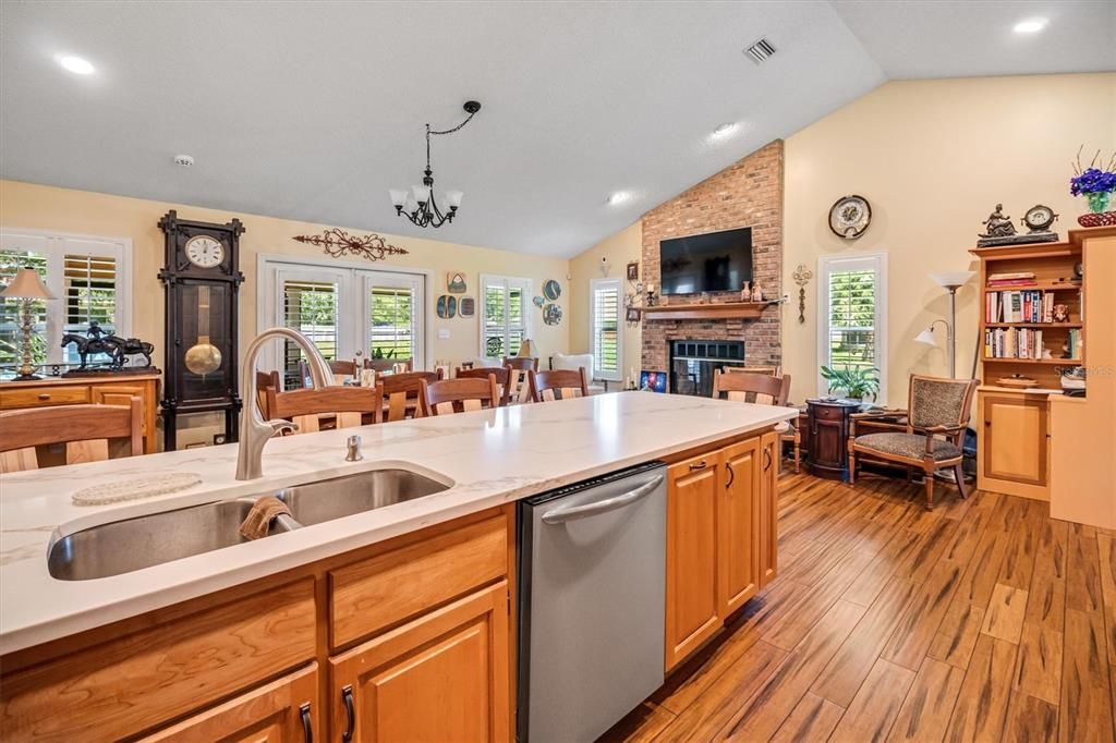 待售: $550,000 (3 贝兹, 3 浴室, 2320 平方英尺)