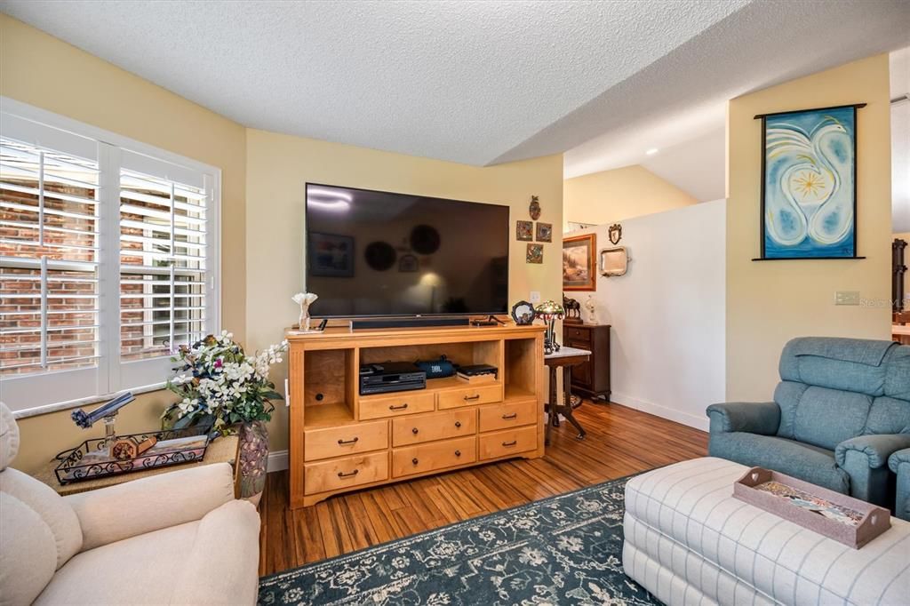 待售: $550,000 (3 贝兹, 3 浴室, 2320 平方英尺)