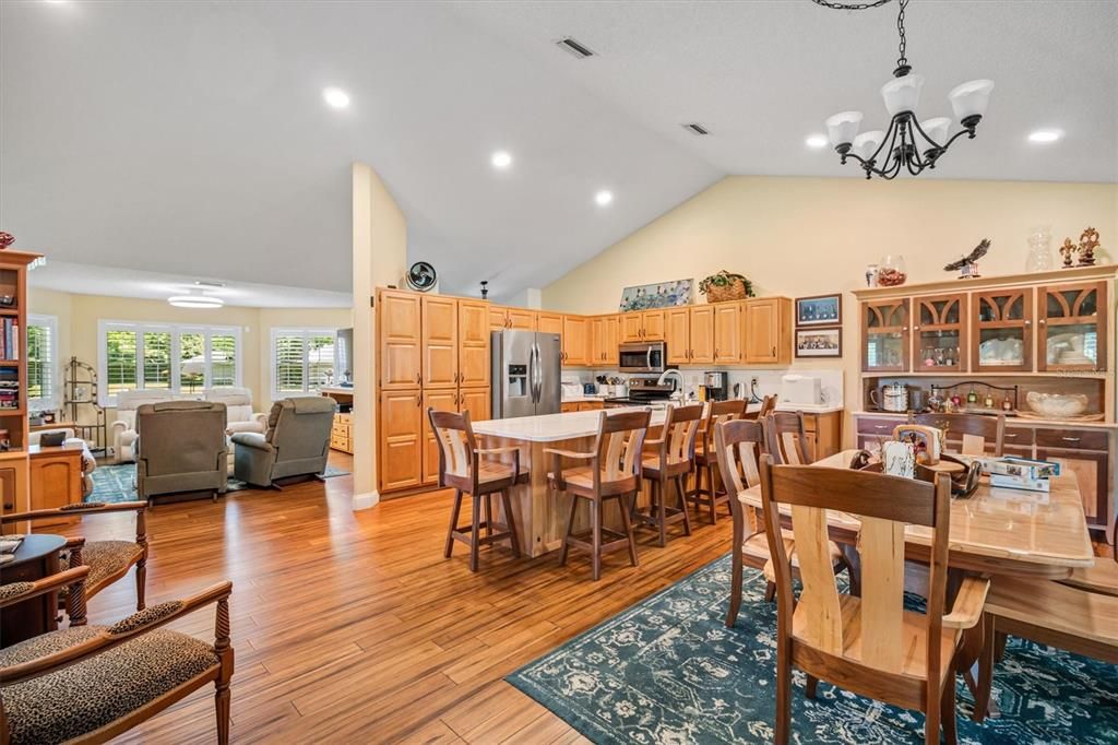 待售: $550,000 (3 贝兹, 3 浴室, 2320 平方英尺)