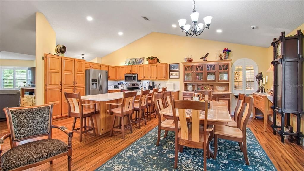 待售: $550,000 (3 贝兹, 3 浴室, 2320 平方英尺)