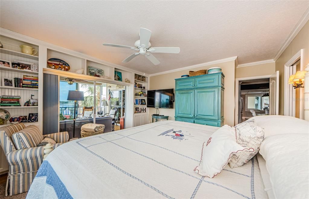 For Sale: $424,900 (2 beds, 2 baths, 1399 Square Feet)