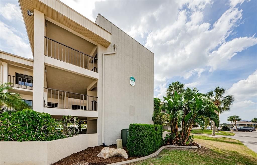 For Sale: $424,900 (2 beds, 2 baths, 1399 Square Feet)