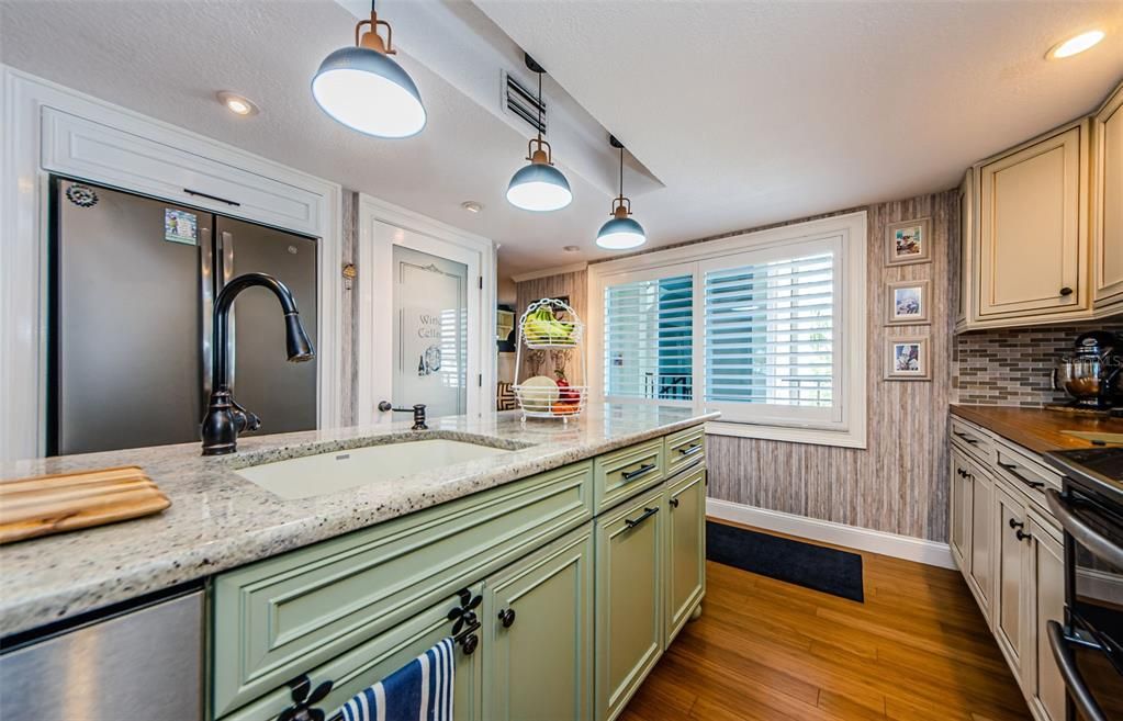 For Sale: $424,900 (2 beds, 2 baths, 1399 Square Feet)